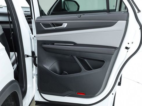 New 2026 Volkswagen Atlas Cross Sport SEL image 31