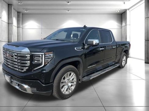 Used 2023 GMC Sierra 1500 Denali w/ Technology Package AWD/4WD image 3