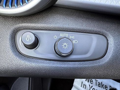 Used 2025 Chevrolet Trax LS w/ LS Convenience Package FWD image 14