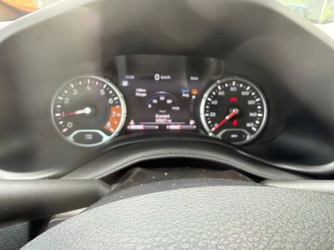 Used 2023 Jeep Renegade Latitude AWD/4WD image 2