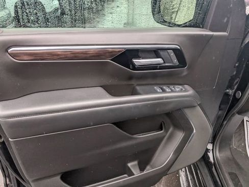 Used 2025 Chevrolet Tahoe LS image 15