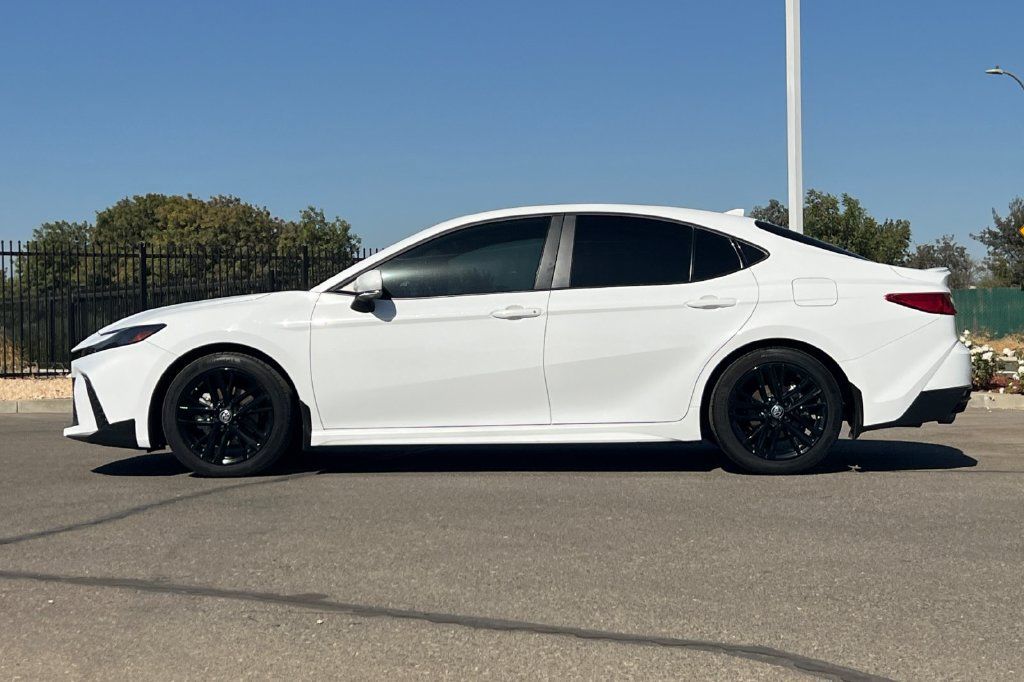 Certified 2025 Toyota Camry SE FWD image 9