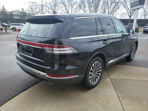Used 2023 Lincoln Aviator AWD w/ Premium Package image 14