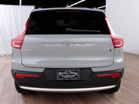 Certified 2025 Volvo XC40 B5 Plus image 4