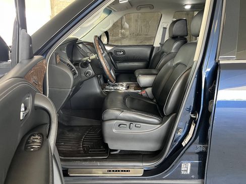Used 2017 INFINITI QX80 4WD w/ Driver Assistance Package image 17