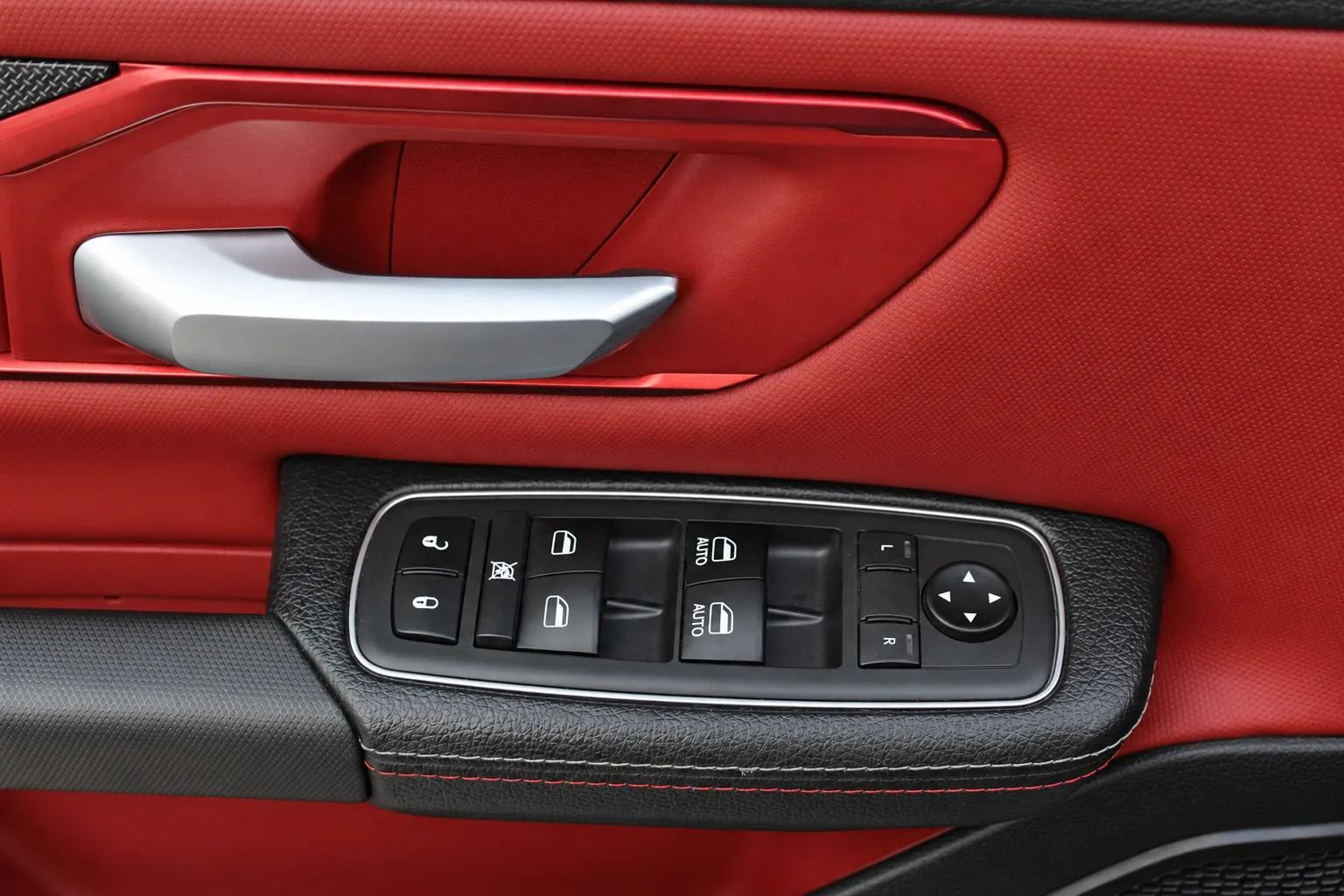 Used 2019 RAM 1500 Rebel AWD/4WD image 9