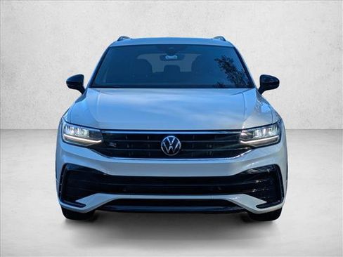 Used 2022 Volkswagen Tiguan SE R-Line image 5