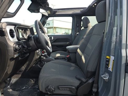 Used 2025 Jeep Wrangler Unlimited Sahara w/ Safety Group image 20