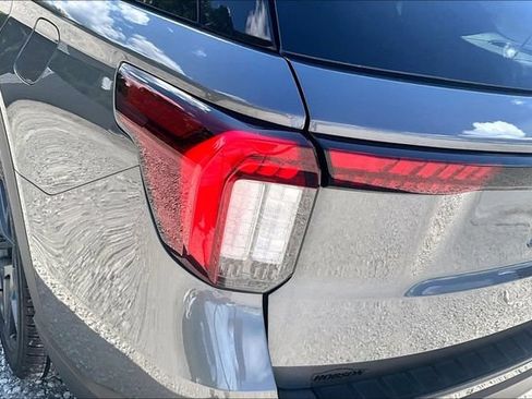 Used 2025 Ford Explorer ST-Line w/ ST-Line Street Pack AWD/4WD image 28