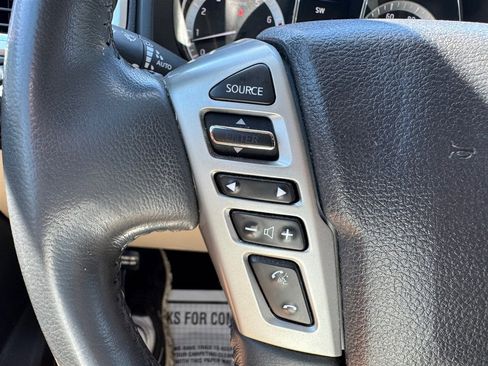 Used 2018 Nissan Titan SV w/ SV Convenience Package image 14