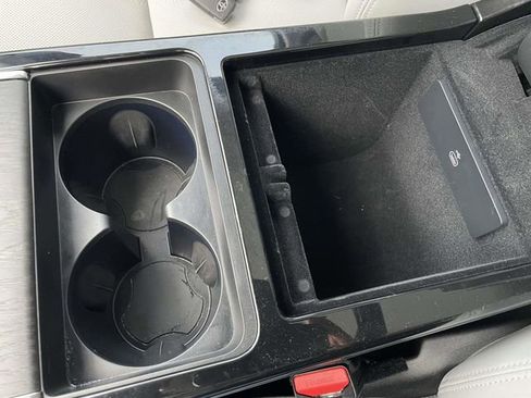 Used 2025 Land Rover Range Rover Velar S image 31