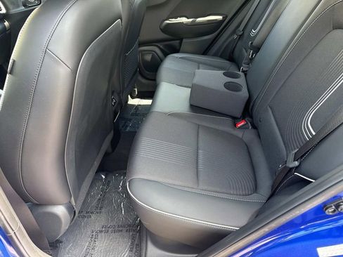 Used 2024 Hyundai Venue Limited image 11