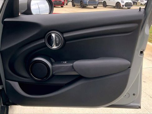 Used 2021 MINI Cooper 4-Door Hardtop image 26