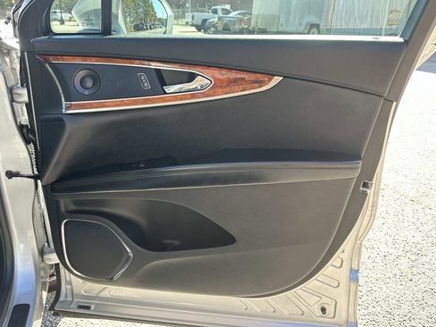 Used 2017 Lincoln MKX Select w/ Select Plus Package image 14