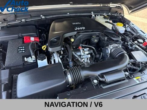 Used 2021 Jeep Wrangler Unlimited Sahara AWD/4WD image 30