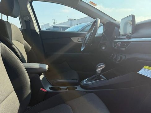 Used 2023 Kia Forte LXS image 9