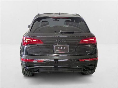 Certified 2025 Audi Q5 2.0T Premium Plus image 7