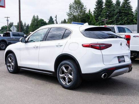 Used 2021 Alfa Romeo Stelvio Sprint RWD image 4