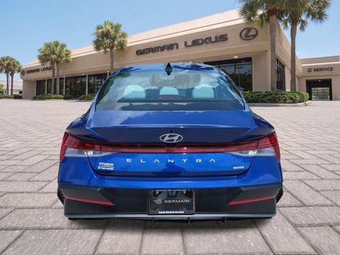 Used 2025 Hyundai Elantra Limited FWD image 5