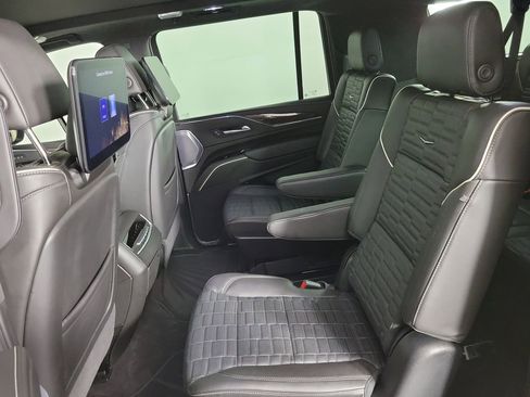 Certified 2023 Cadillac Escalade ESV Premium Luxury Platinum AWD/4WD image 12