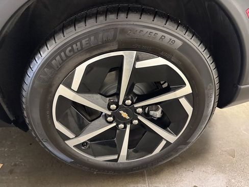 Used 2025 Chevrolet Equinox EV LT image 7