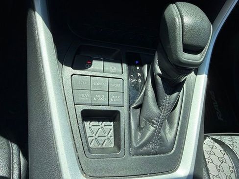 Used 2019 Toyota RAV4 XLE w/ Convenience Package AWD/4WD image 18