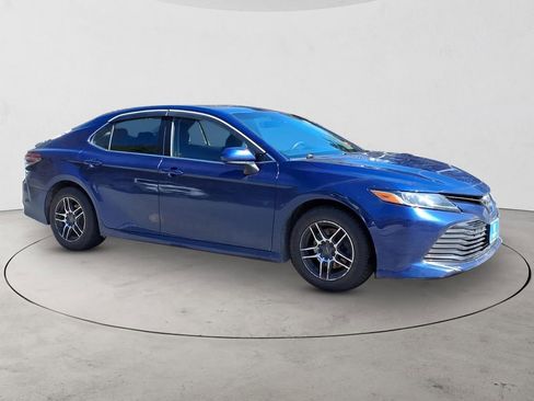 Used 2018 Toyota Camry LE FWD image 5