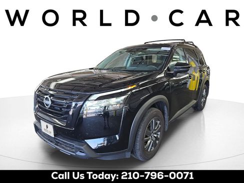 Used 2025 Nissan Pathfinder SV w/ Black Appearance Package FWD image 4
