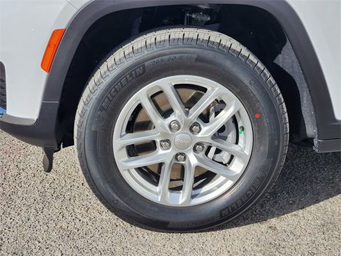 New 2025 Jeep Grand Cherokee L Laredo image 8