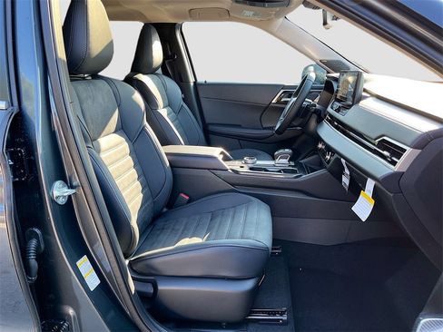 New 2025 Mitsubishi Outlander SE image 30