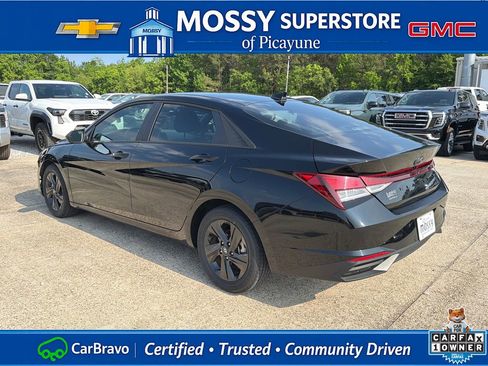 Used 2023 Hyundai Elantra SEL FWD image 4