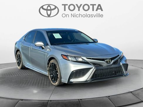 Used 2021 Toyota Camry SE FWD image 7