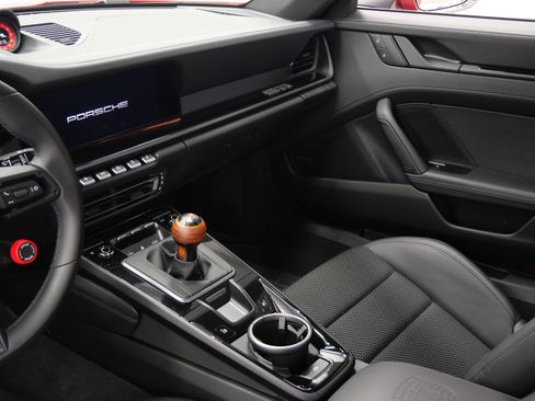 Used 2024 Porsche 911 Carrera image 34