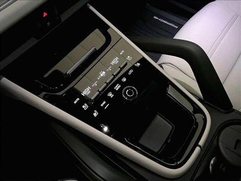 New 2026 Porsche Cayenne AWD/4WD image 18