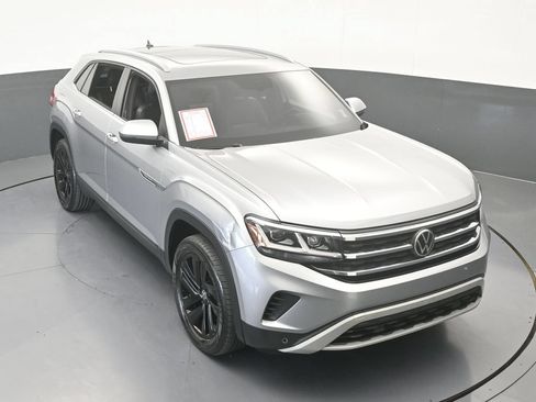 Used 2022 Volkswagen Atlas Cross Sport SE FWD image 56