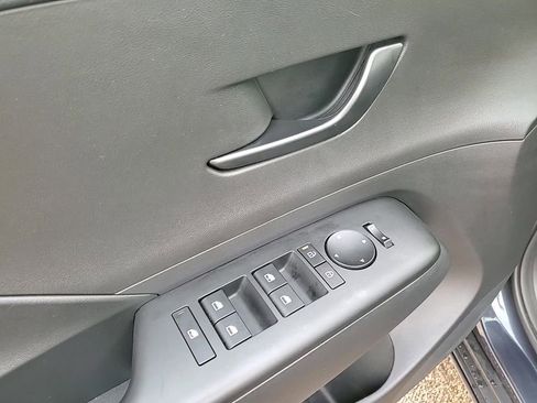 Certified 2025 Hyundai Kona SE image 11