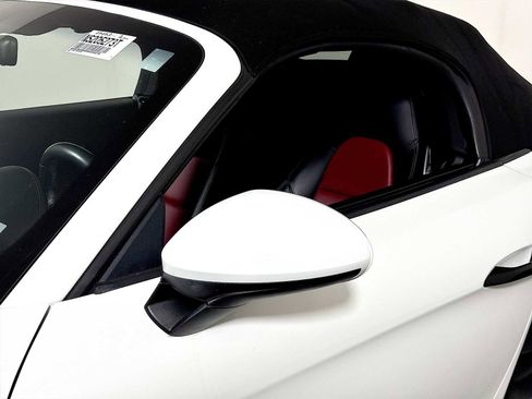 Used 2022 Porsche 718 Boxster image 24