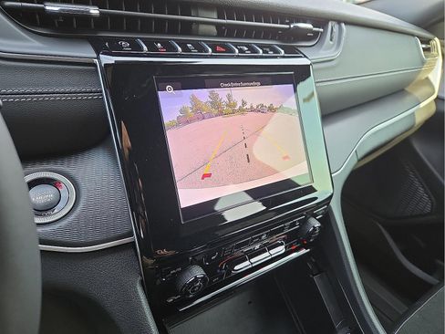 Used 2025 Jeep Grand Cherokee L Altitude image 18