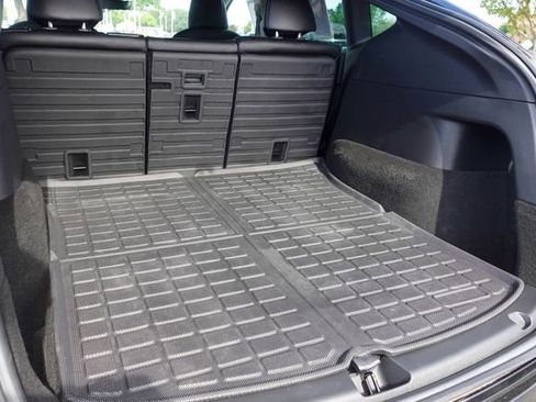 Used 2022 Tesla Model Y Long Range image 21