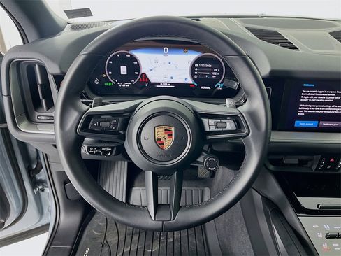 Certified 2025 Porsche Cayenne image 13