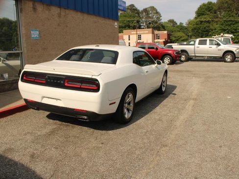 Used 2019 Dodge Challenger SXT image 4
