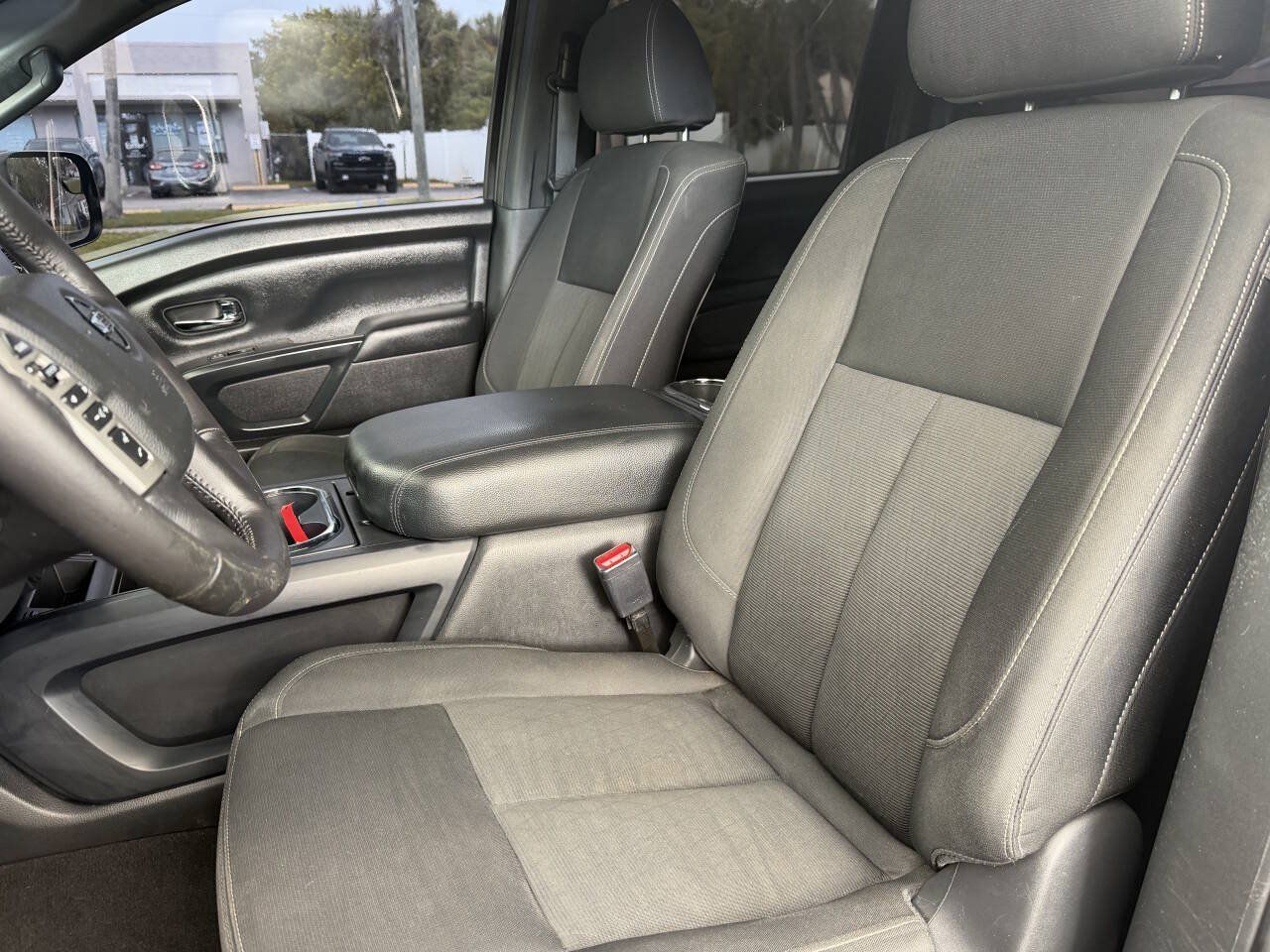 Used 2019 Nissan Titan SV w/ SV Convenience Package AWD/4WD image 6