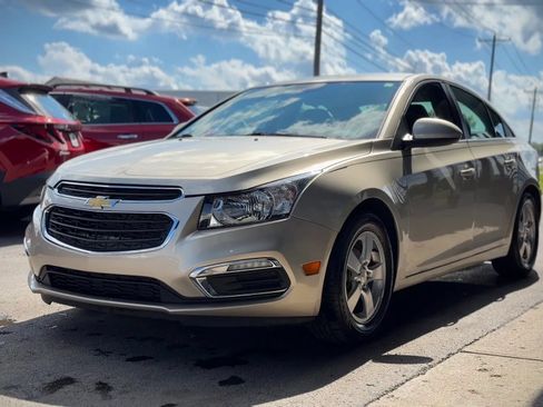 Used 2015 Chevrolet Cruze LT FWD image 5
