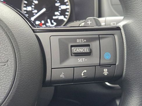 Used 2023 Nissan Rogue SV image 30