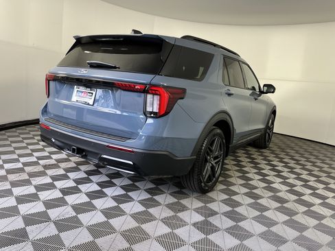 Used 2025 Ford Explorer ST-Line w/ Premium Package RWD image 5