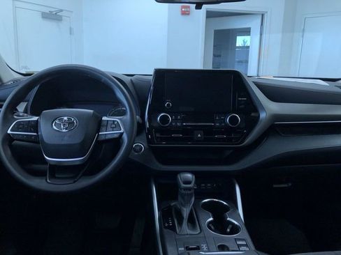 Certified 2023 Toyota Highlander L image 16