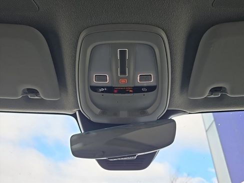 Certified 2023 Volvo XC40 B5 Ultimate w/ Climate Package image 22