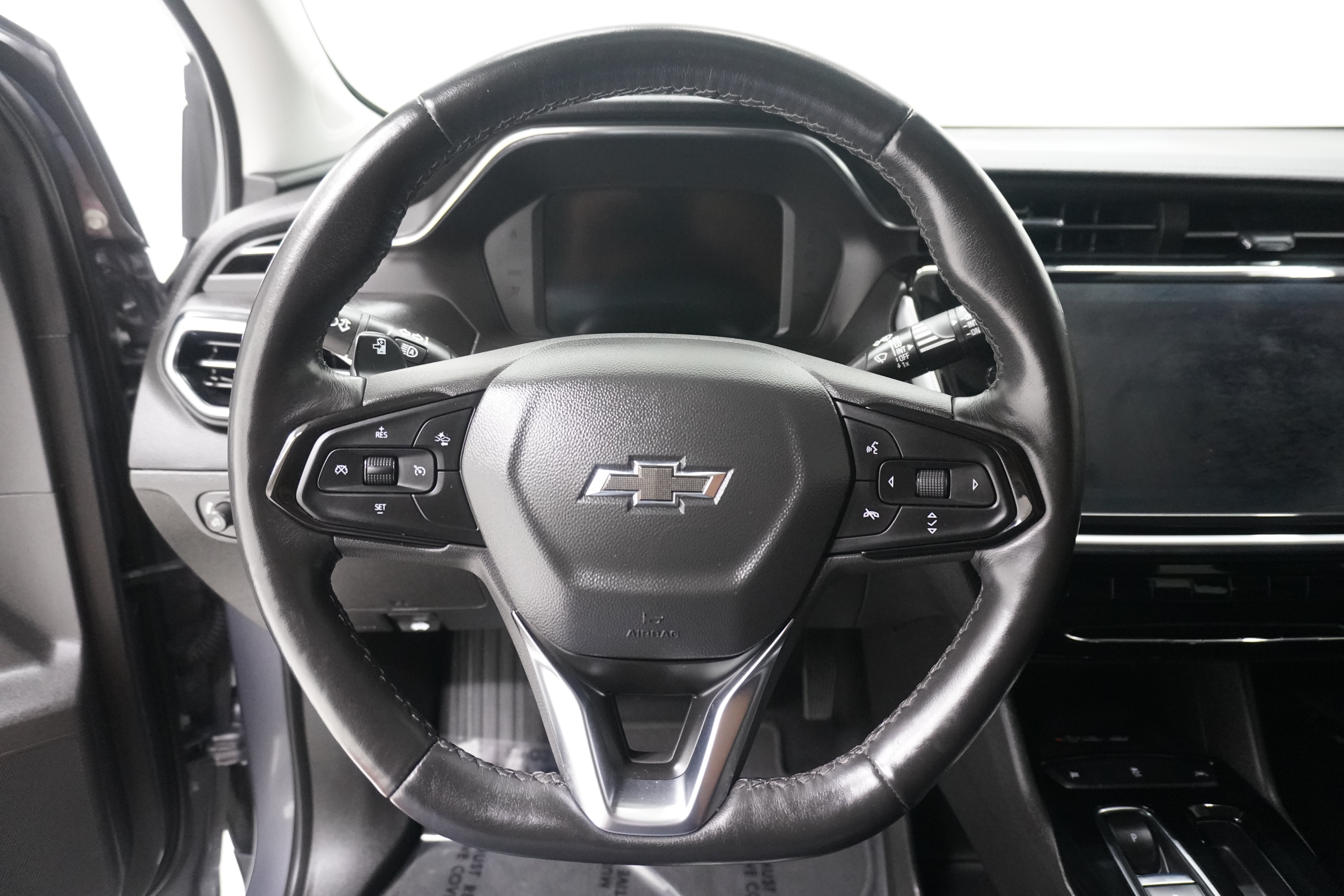 Used 2023 Chevrolet Bolt EUV LT w/ Convenience Package FWD image 17