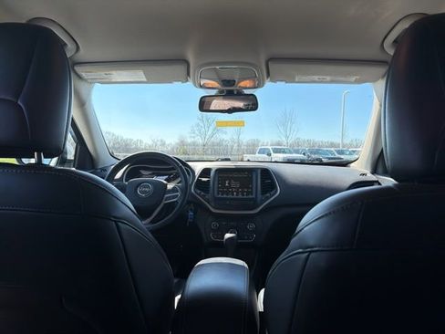 Used 2017 Jeep Cherokee Latitude w/ True North Edition image 16