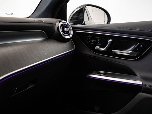 Used 2025 Mercedes-Benz GLC 300 4MATIC image 39